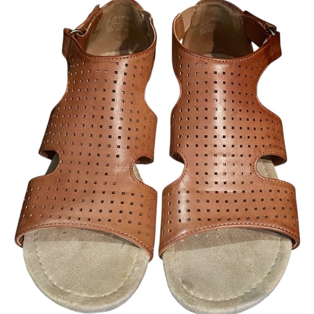 St John’s Bay brown sandals memory foam size 6.5